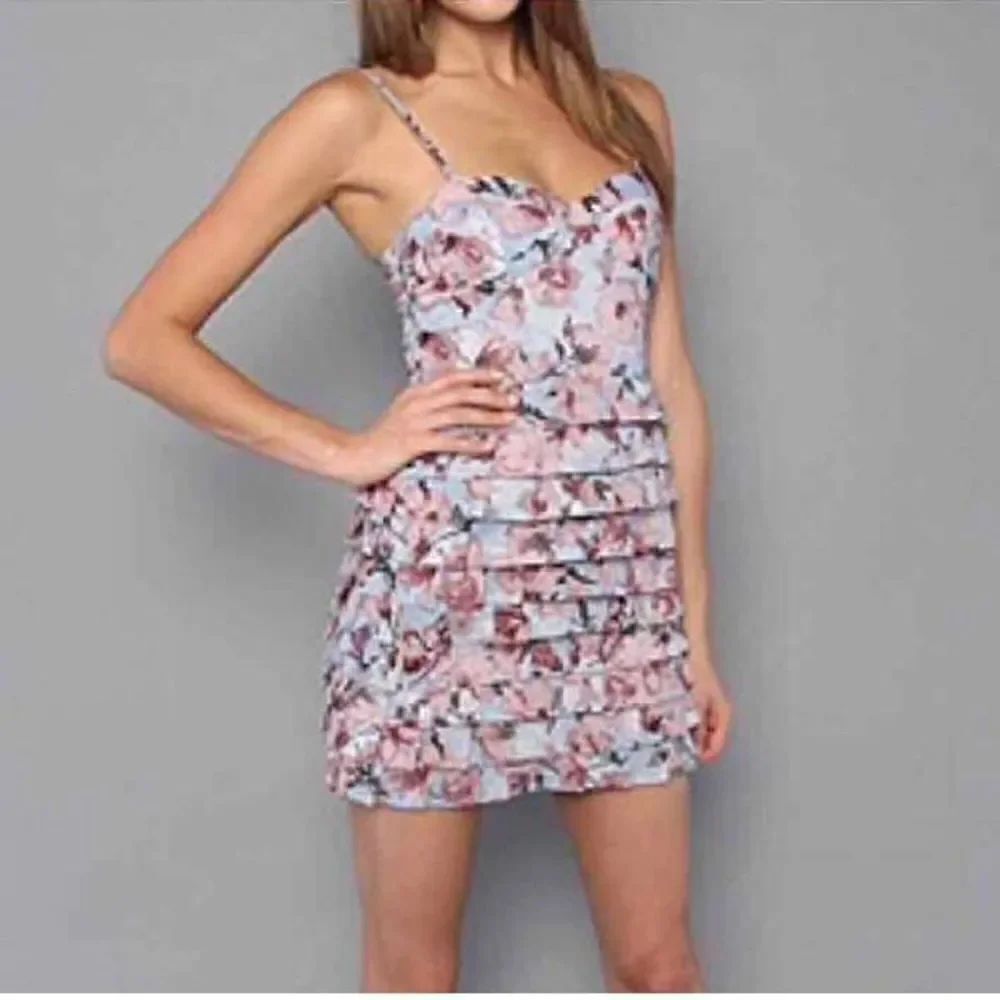 BB Dakota Size 4 Empire Waist Dress